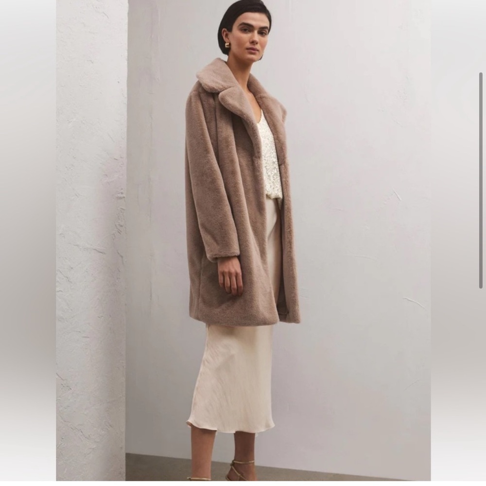 🧋NWOT Z SUPPLY COZY SUPER SOFT BEIGE NEUTRAL JEWEL FAUX FUR COAT - Picture 3 of 12